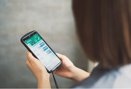 写真：スマホ入力の様子