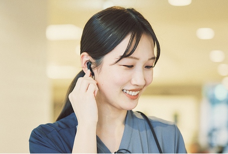 写真：インカムによる情報共有の様子