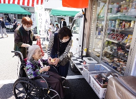 写真：移動販売車